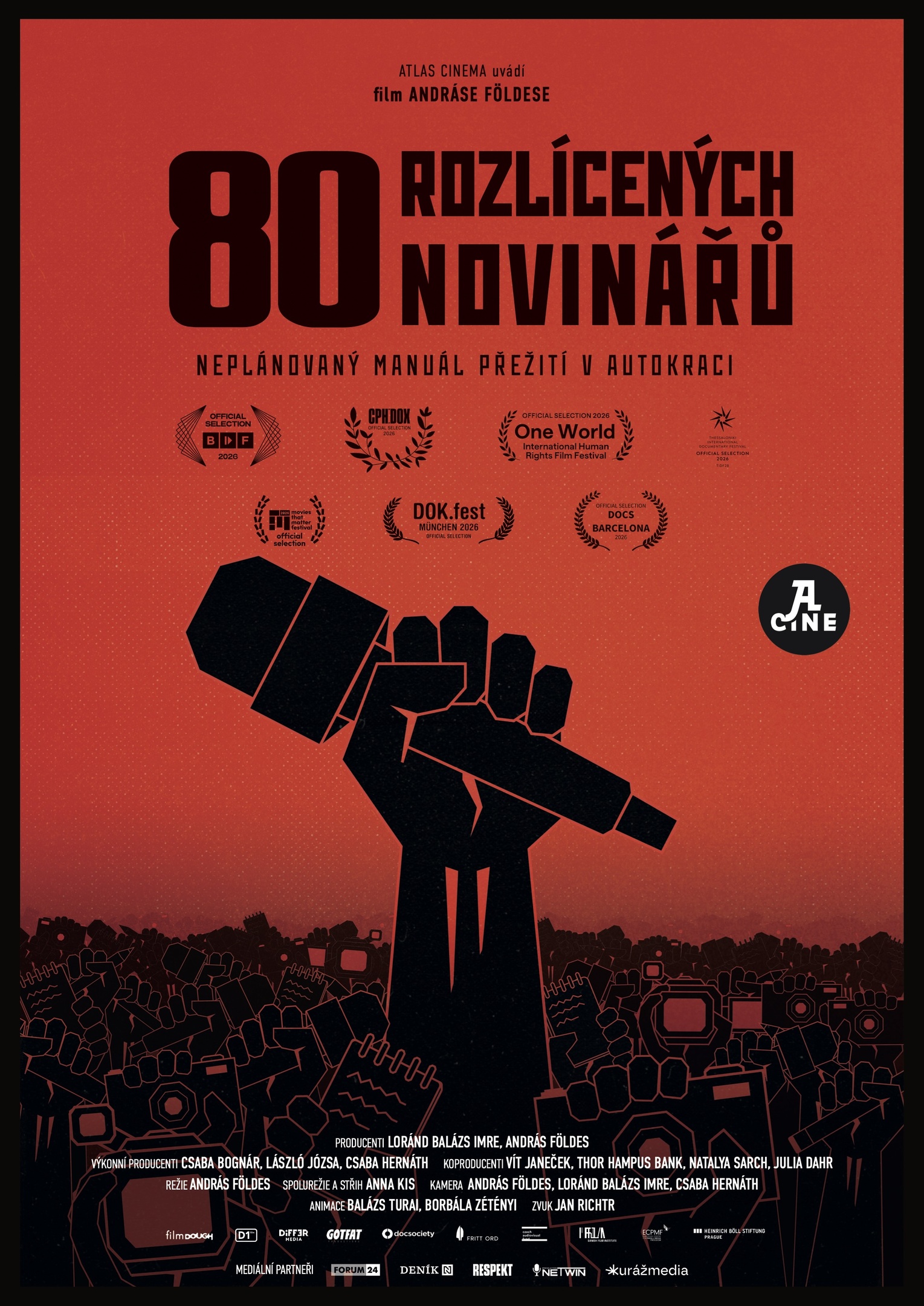 80 rozlícených novinářů